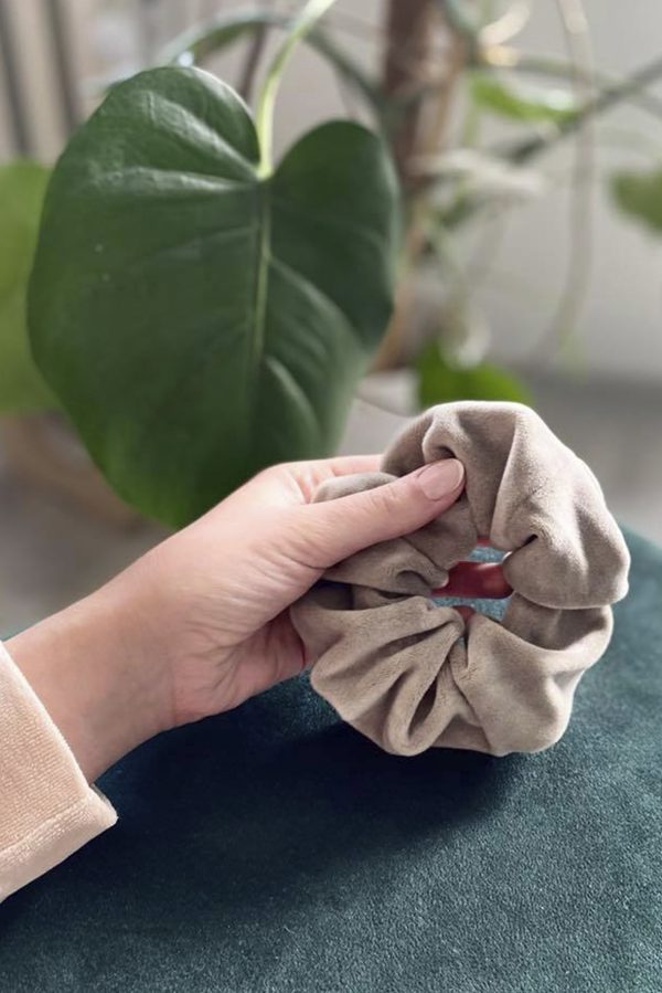 SCRUNCHIE JASNE KHAKI